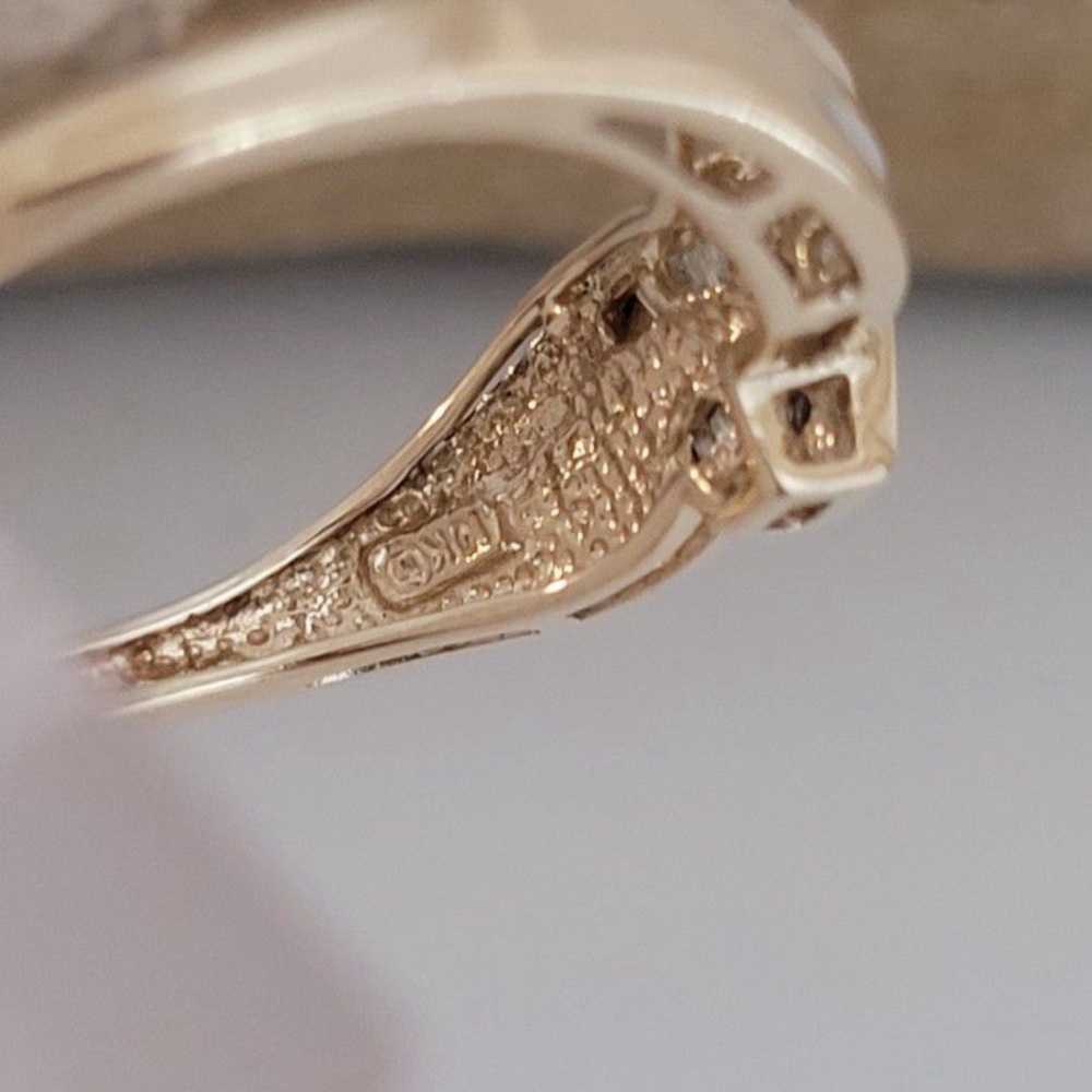 10k Solid Gold Ring Size 7.75 - image 5